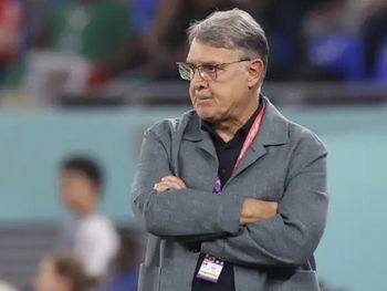 Martino pone 5 defensores para tener suerte contra Argentina