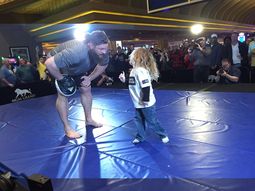 puro amor en las vegas: mira el costado mas tierno de una estrella de ufc puro amor en las vegas: mira el costado mas tierno de una estrella de ufc