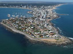 hay protestas en uruguay por nuevas limitaciones al nudismo en las playas hay protestas en uruguay por nuevas limitaciones al nudismo en las playas