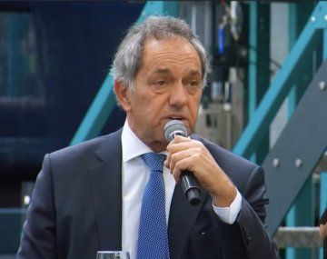Daniel Scioli: La Argentina ya está de pie
