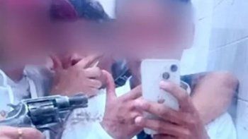 allanaron la casa de un adolescente de 16 anos que llevo un arma a su escuela en balvanera allanaron la casa de un adolescente de 16 anos que llevo un arma a su escuela en balvanera