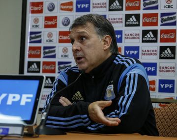 Gerardo Martino dio a entender que se decantaría por Carlos Tevez como 9