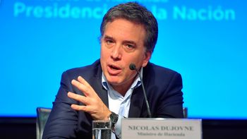 a pesar de la escalada del dolar, el gobierno mantiene como meta una inflacion del 15% a pesar de la escalada del dolar, el gobierno mantiene como meta una inflacion del 15%