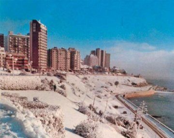 En Mar del Plata nevó en cuatro oportunidades, la última y más copiosa fue hace 30 años. Foto: gentileza Diario La Capital de Mar del Plata).