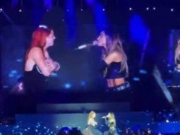 el tierno gesto que tuvo tini stoessel con una fan en medio de un show el tierno gesto que tuvo tini stoessel con una fan en medio de un show