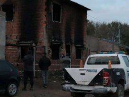 Murió una familia por un incendio: un nene de 1 año se salvó porque alcanzaron a tirarlo por una ventana