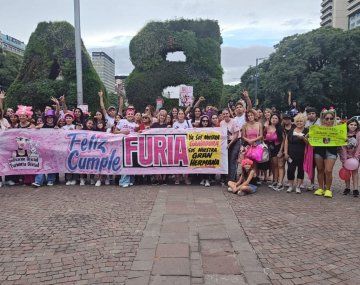 Fanáticos de Furia de Gran Hermano se juntaron a festejar su cumpleaños en el Obelisco