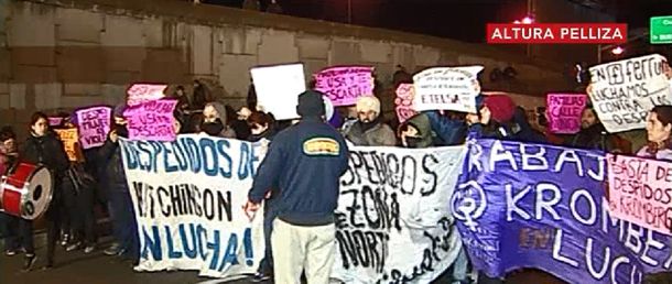 Empleados alimenticios cortan la colectora en Panamericana