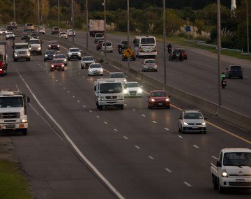 Éxodo por Semana Santa en medio del pico de casos: 2.100 autos por hora en Autovía 2