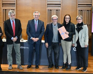 Alberto Fernández reivindicó al CONICET y cruzó a Milei