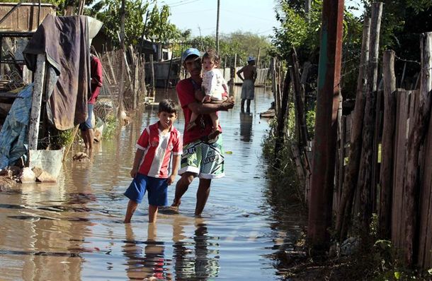 Hay unas 40 mil personas afectadas por inundaciones en Paraguay