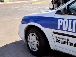 El hombre fue detenido y apartado de la fuerza El hombre fue detenido y apartado de la fuerza