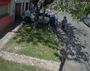 Video: motochorros balearon a un hombre para robarle el auto en Lanús
