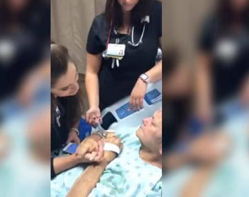 Su enfermera favorita le cantó una canción de despedida