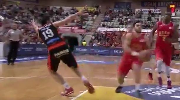 Pura magia: el argentino que dejó en ridículo a un rival en el básquet español