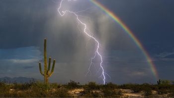 la foto de un rayo y un arcoiris es furor en la web la foto de un rayo y un arcoiris es furor en la web