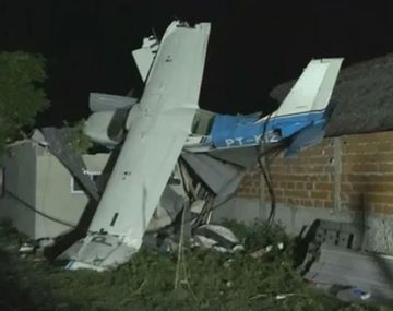 El antecedente en San Fernando: una avioneta se estrelló sobre el techo de una casa