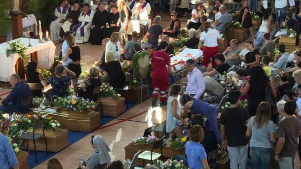 Comienzan los funerales públicos para las víctimas del sismo en Italia