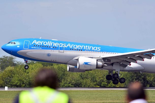 Cuándo sale el avión de Aerolíneas Argentinas en busca del tercer cargamento de vacunas Sputnik V