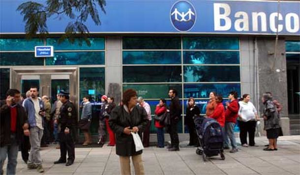 Cayeron casi 50% los depósitos en dólares, por el cerrojo cambiario