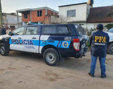 Allanaron la casa de los padres del joven cuyos restos aparecieron en Mar de Ajó