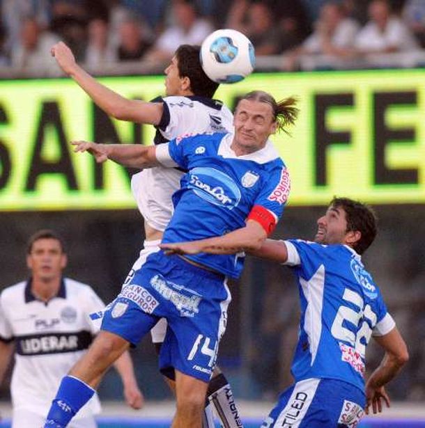 Rafaela amargó a Gimnasia y no lo dejó ser puntero