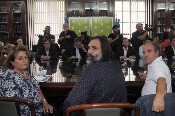 Docentes bonaerenses buscan la mediación de la Iglesia para resolver el conflicto salarial