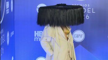 El jugado look de Marilina Bertoldi en los Premios Gardel. El jugado look de Marilina Bertoldi en los Premios Gardel.