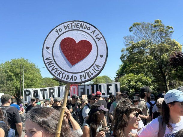 Los manifestantes marcharon contra el veto a la Ley de Financiamiento Universitario