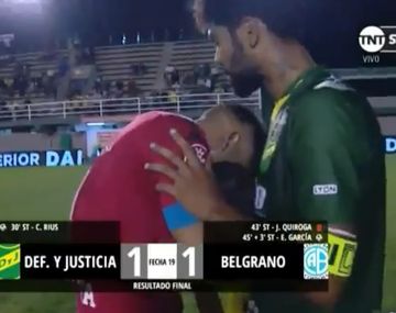 VIDEO: Unsain se comió un gol atajando para Defensa y todo Belgrano fue a consolarlo