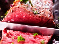 ¿Cómo hacer una carne al horno sin usar casi el horno?