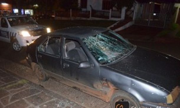 Destruyó el auto del profesor tras ser desaprobado
