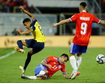 Chile denunció a Ecuador en la FIFA: busca sacarlo del Mundial