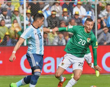 El defensor salió lesionado a los 35 minutos del primer tiempo en Bolivia