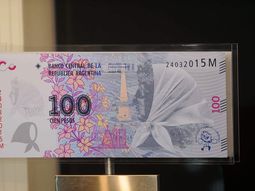 asi es el billete de $100 en homenaje a las abuelas y madres de plaza de mayo asi es el billete de $100 en homenaje a las abuelas y madres de plaza de mayo