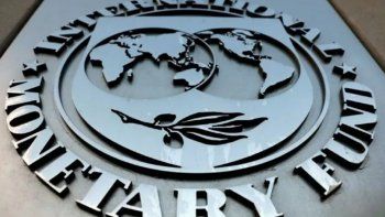 el riesgo pais retrocede y se acerca a los 500 puntos y los adr suben impulsados por los bancos