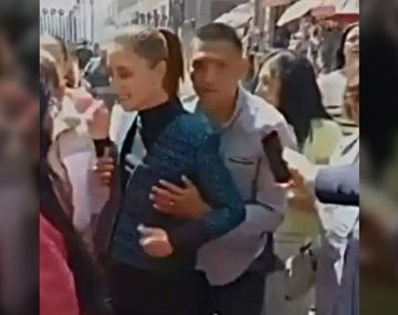 Video: un hombre acosó a la presidenta de México en plena calle