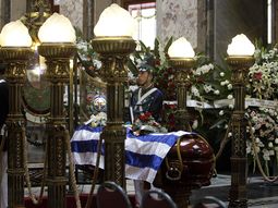 el ultimo adios a eduardo galeano, en imagenes el ultimo adios a eduardo galeano, en imagenes