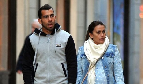 Tras 19 años de noviazgo, Carlos Tevez se casa