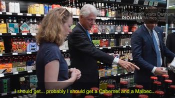 video: de compras en el super, clinton elige un vino argentino video: de compras en el super, clinton elige un vino argentino