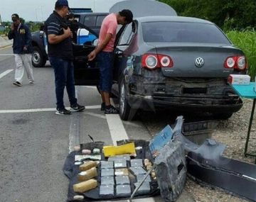 Incautaron 20 kilos de cocaína escondidos en un auto - Crédito: www.eltribuno.info