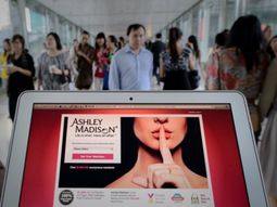 renuncio el director de ashley madison tras hackeo renuncio el director de ashley madison tras hackeo