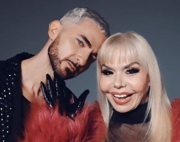 Con un ardiente videoclip