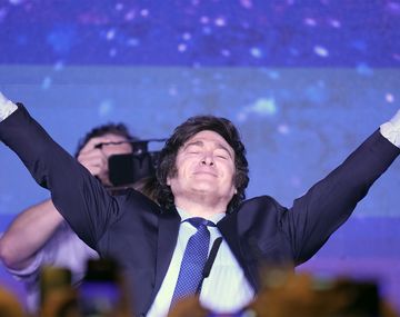 Video: fanáticos libertarios hicieron viral un insólito himno a Milei