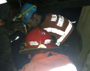 Se derrumbó una casa y murió una embarazada de 8 meses