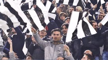 En un partido clave, Paulo Dybala alentó a la Juventus desde la tribuna. En un partido clave, Paulo Dybala alentó a la Juventus desde la tribuna.