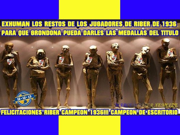 Los afiches con las cargadas de los hinchas de Boca a River