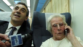 cristina hablo por telefono con una pasajera del tren cristina hablo por telefono con una pasajera del tren