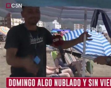 Guerra playera: el desafío del vendedor de las sombrillas baratitas al churrero enamorado