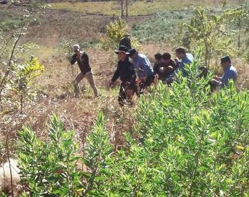 Encuentran a un nene perdido hace dos días aferrado a un juguete